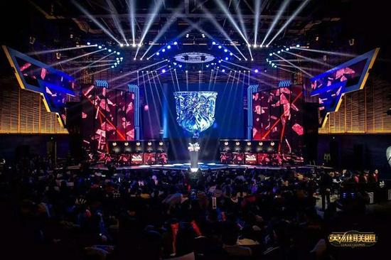 育代表团的 育代表团的